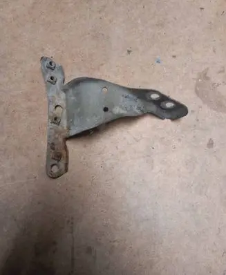 Fender mounting bracket
