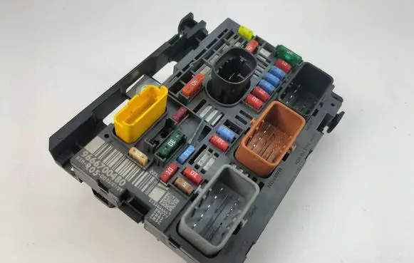 Peugeot Partner BSM Control unit 9666700480