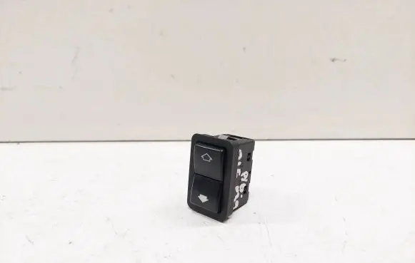 BMW 5 E39 Electric window control switch 8368974