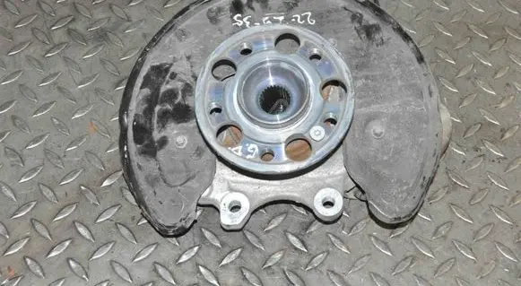 Rear wheel hub