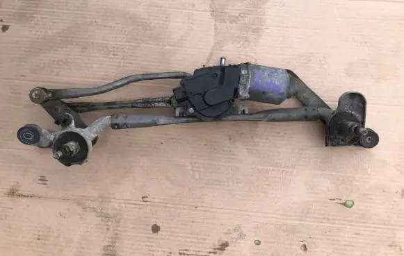 Mazda 5 Front wiper linkage and motor 1593000600