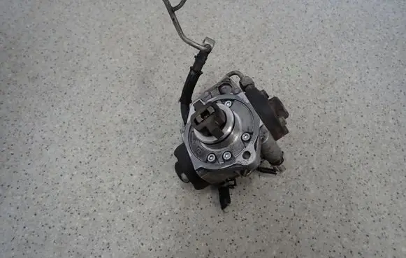 Toyota Verso Fuel injection high pressure pump 221000R040