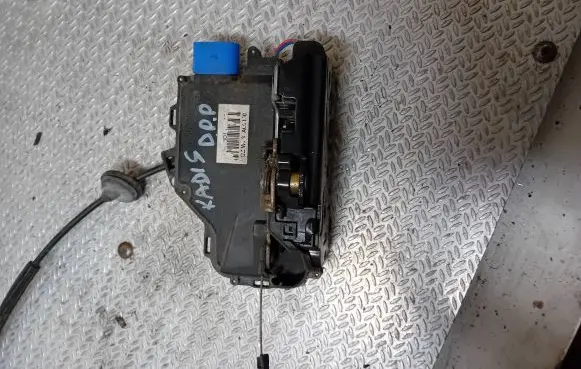 Volkswagen Caddy Front door lock