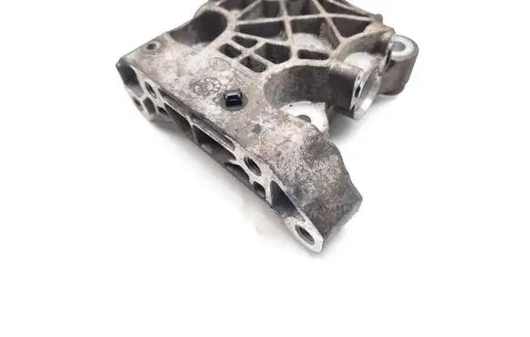 Land Rover Discovery 4 - LR4 Engine mounting bracket GJ32-6030-AA