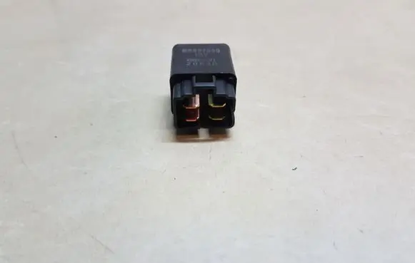 Mitsubishi Pajero Sport I Other relay MB627895