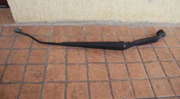 Mitsubishi Outlander Front wiper blade arm 