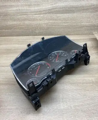 Infiniti FX Speedometer (instrument cluster) CG701