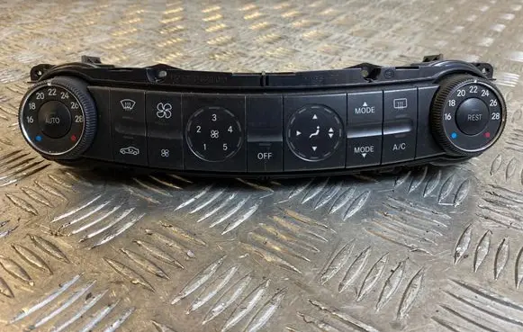 Mercedes-Benz E W211 Climate control unit 2118300490