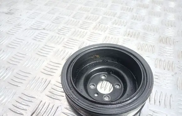 Volkswagen PASSAT B7 Crankshaft pulley 038105243M
