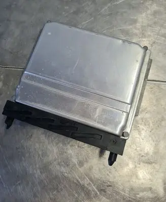 Volvo V70 Engine control unit/module 0281011078