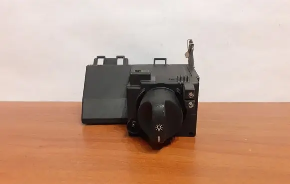 Mercedes-Benz E W210 Light switch 4168 2105450104