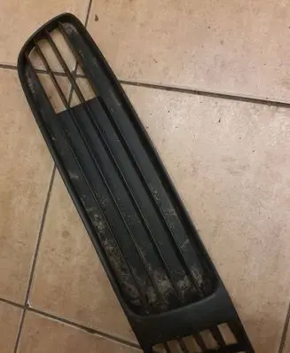 Volkswagen PASSAT B5 Front bumper lower grill 3B0853678