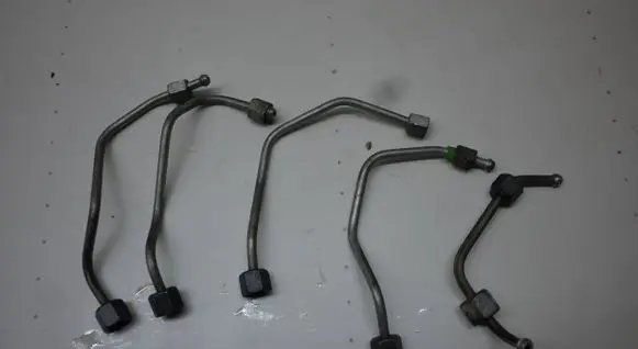 Citroen C4 II Fuel injector supply line/pipe 