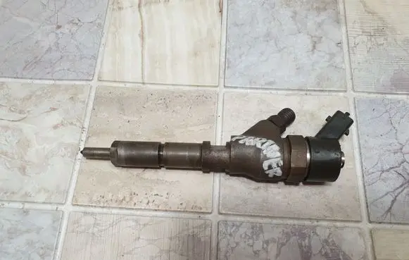 Fuel injector