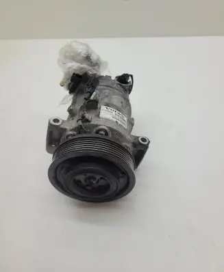 Volvo V40 Air conditioning (A/C) compressor (pump) 31348965