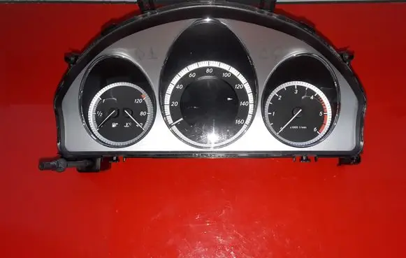 Mercedes-Benz C W204 Speedometer (instrument cluster) A2049004402 A2044403211 A2129020302