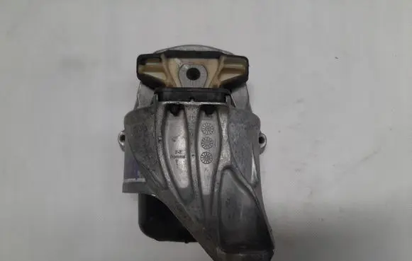 Audi A5 Engine mount vacuum valve 
