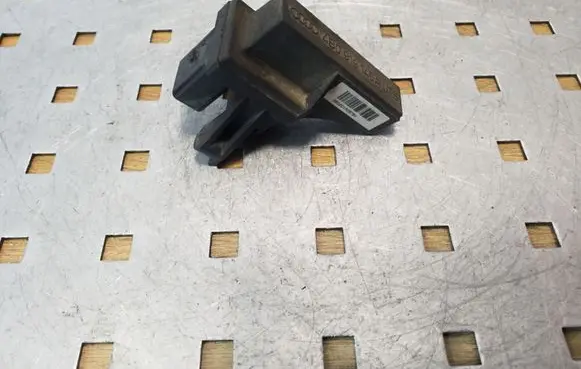 Audi A4 S4 B7 8E 8H Aerial antenna amplifier 4B0919145A