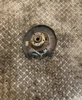 BMW 5 E60 E61 Rear wheel hub 6770905 33326770905