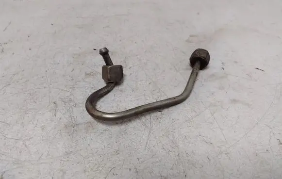 Nissan Juke I F15 Fuel injector supply line/pipe 