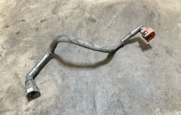 Nissan Qashqai Fuel main line pipe