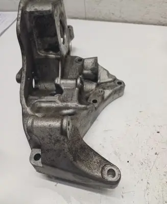 Volvo XC60 Generator/alternator bracket 31401103