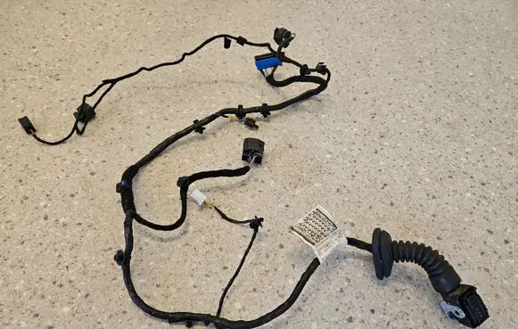 Maserati Ghibli Front door wiring loom 06700086010