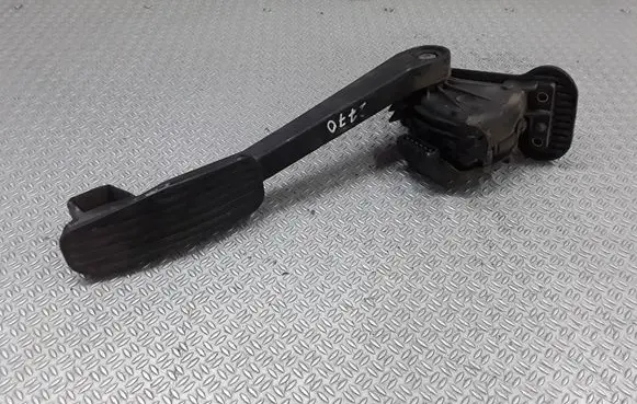 Volvo S80 Accelerator throttle pedal 3524405