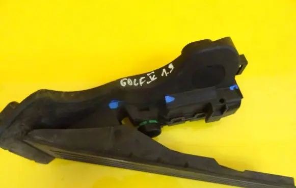 Volkswagen Golf V Accelerator throttle pedal 1K1723503L