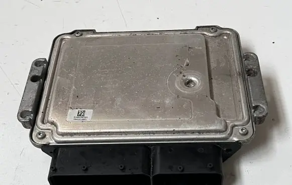 KIA Carens II Engine control unit/module 0281013072 3911327485 90UN4T0EI05S