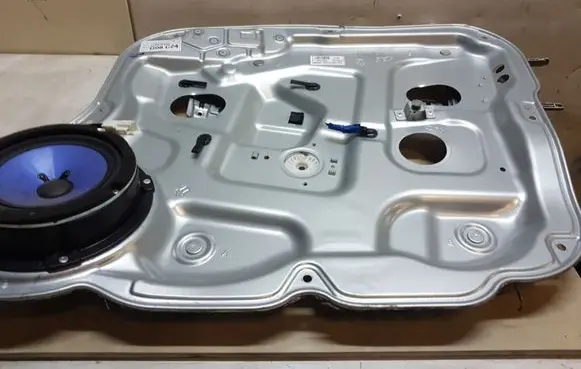 Hyundai Santa Fe Front window lifting mechanism without motor