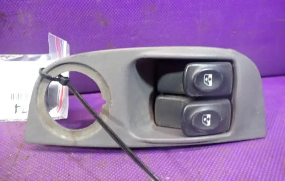Renault Megane I Quarter vent window switch 
