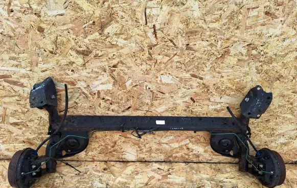 Dacia Sandero Rear axle beam with reductor 