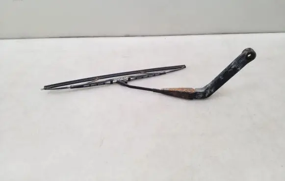 Nissan X-Trail T30 Rear wiper blade arm