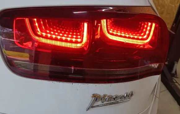 Citroen C4 II Picasso Tailgate rear/tail lights