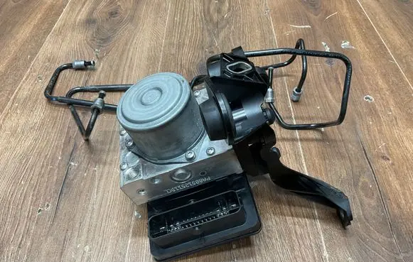 Mercedes-Benz E W213 ABS Pump A2134313601 A2134311040