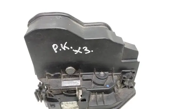 BMW X3 E83 Front door lock 7202143