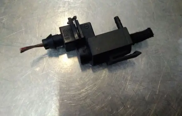 BMW 5 E60 E61 Turbo solenoid valve 72234100 1742712