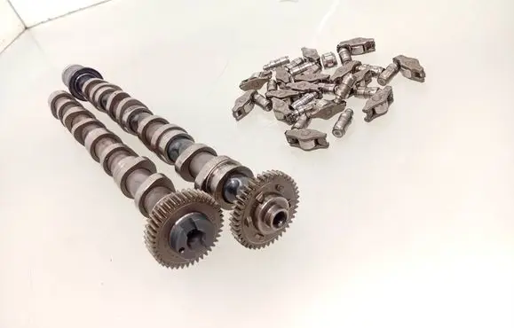 Volkswagen Golf VI Camshaft 03L102B 03L101B