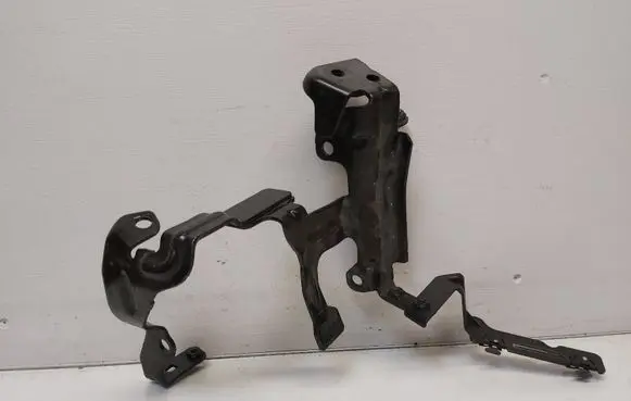 Land Rover Range Rover Evoque L538 EGR valve cooler bracket G4D39L456CC