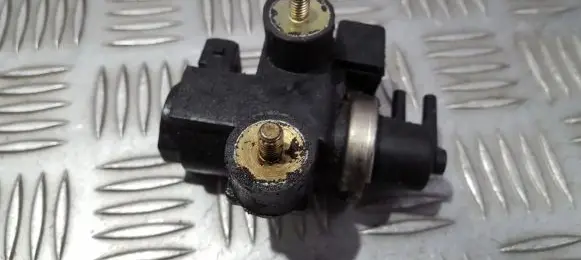 BMW 5 E39 Turbo solenoid valve 72279600 7.22796.00