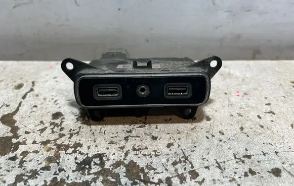 Dodge Durango III USB control unit 68323884AC 33356661 547583