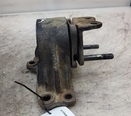 Hyundai Santa Fe Engine mount bracket 218322B000