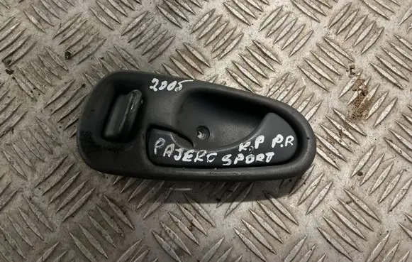Mitsubishi Pajero Sport I Front door interior handle 