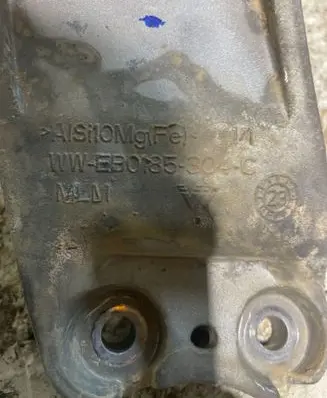 Engine mount bracket