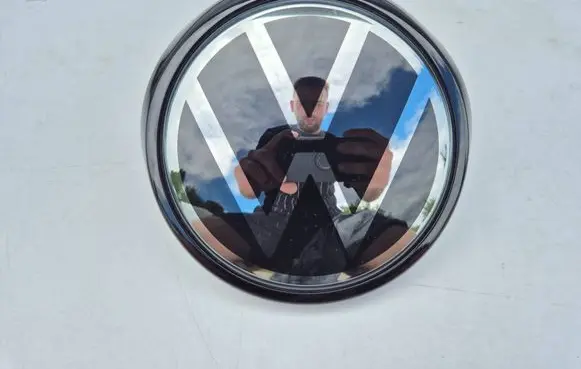 Volkswagen Tiguan Manufacturer badge logo/emblem 571853343B