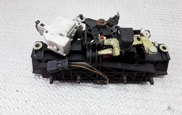 Audi A6 S6 C5 4B Tailgate/trunk/boot exterior handle 8D9827565H
