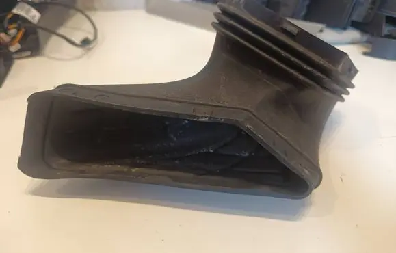Audi A4 S4 B8 8K Air intake duct part 1021300S01
