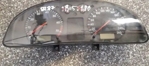 Volkswagen PASSAT B5.5 Speedometer (instrument cluster) 3B0919881F