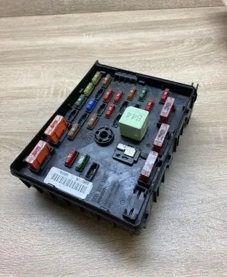 Volkswagen PASSAT B6 Fuse module 3C0937125
